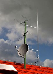 Maszt antenowy z instalacją odgromową